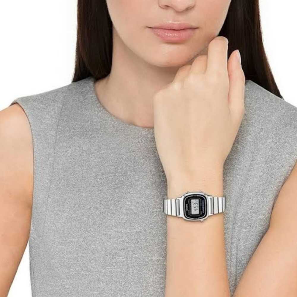 RELOJ CASIO LA-670WA-2